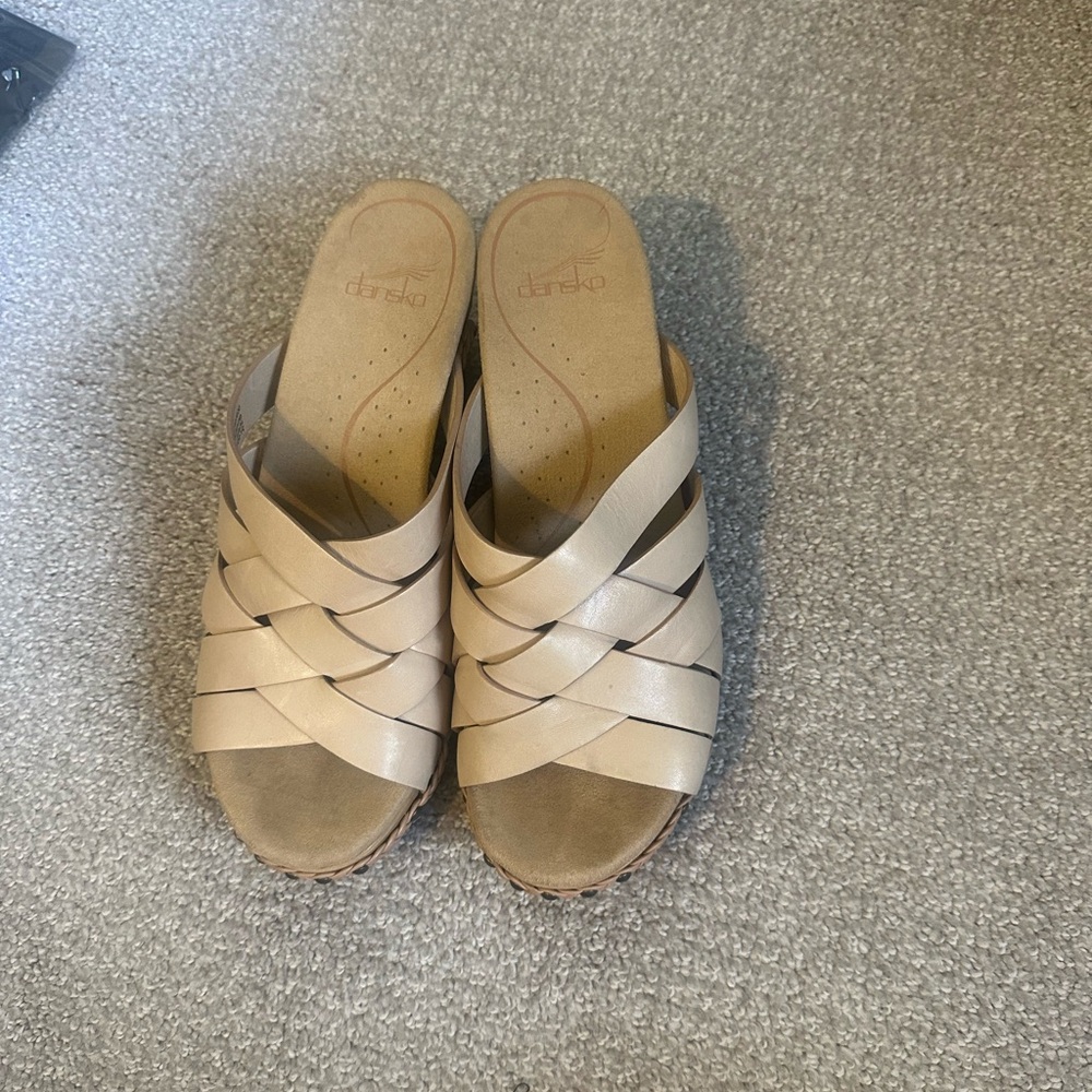 Dansko Women's Tan Woven Sandals